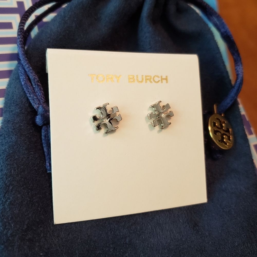 BNWT Tory Burch silver classic logo stud earrings